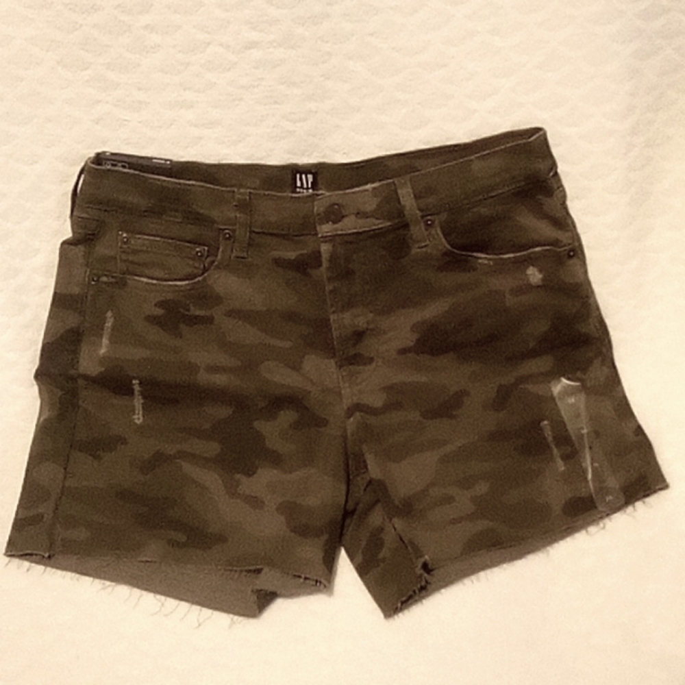 GAP  Camo Shorts